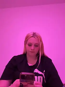 Snapshot of Young_Milka chatting on 03.13.26 Young Milka online show from 03.13.26