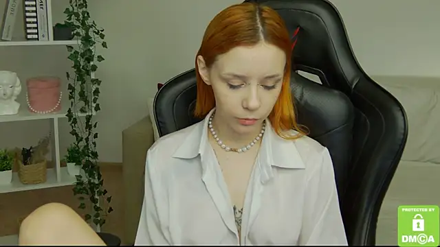 Snapshot of Rachel_lips chatting on 06.12.26 Rachel lips online show from 06.12.26