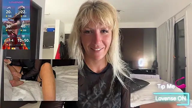 Snapshot of AtomBlondy chatting on 05.17.26 AtomBlondy online show from 05.17.26