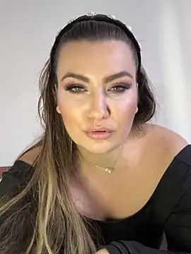 Snapshot of SweetCurvess chatting on 03.14.26 SweetCurvess online show from 03.14.26