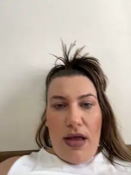 Snapshot of SweetCurvess chatting on 03.15.26 SweetCurvess online show from 03.15.26