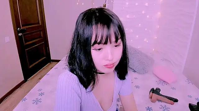 Snapshot of Akiko_Yun chatting on 01.06.26 Akiko Yun online show from 01.06.26