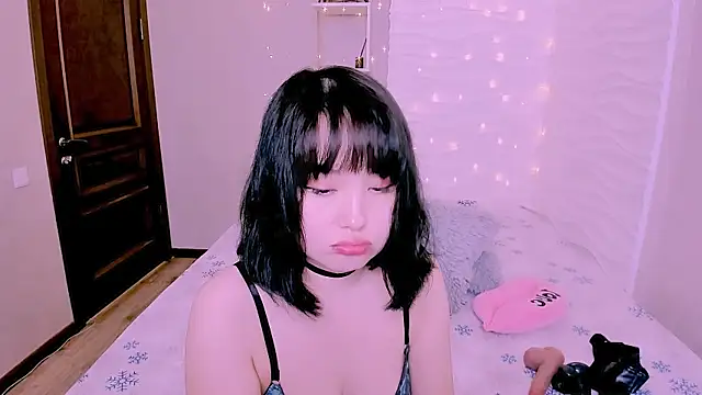 Snapshot of Akiko_Yun chatting on 01.10.26 Akiko Yun online show from 01.10.26