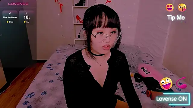 Snapshot of Akiko_Yun chatting on 06.13.26 Akiko Yun online show from 06.13.26