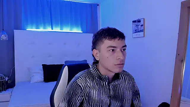 Thiago 2003  online show from 04.18.26