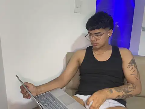 Snapshot of matiass_vegas chatting on 04.11.26 matiass vegas online show from 04.11.26