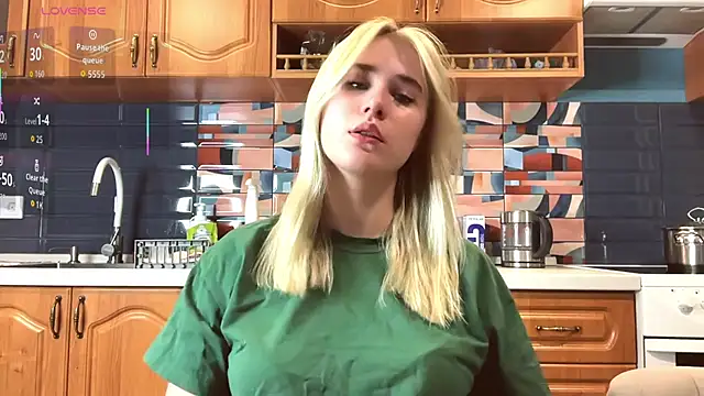 Snapshot of ivygenesis chatting on 03.24.26 ivygenesis online show from 03.24.26