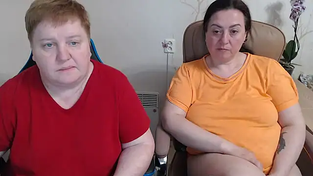 Snapshot of Lindy-Jeanie chatting on 04.30.26 Lindy-Jeanie online show from 04.30.26