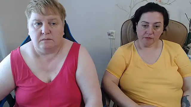 Snapshot of Lindy-Jeanie chatting on 06.15.26 Lindy-Jeanie online show from 06.15.26