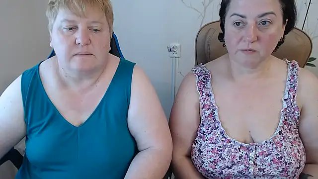 Snapshot of Lindy-Jeanie chatting on 07.08.26 Lindy-Jeanie online show from 07.08.26