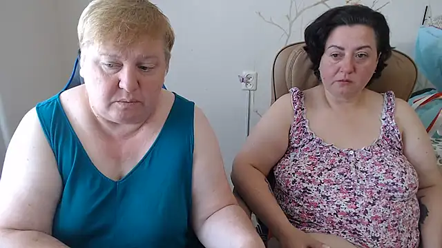 Snapshot of Lindy-Jeanie chatting on 07.26.26 Lindy-Jeanie online show from 07.26.26