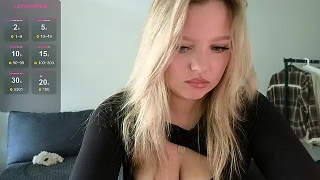 Snapshot of bettyloveu chatting on 06.25.26 bettyloveu online show from 06.25.26