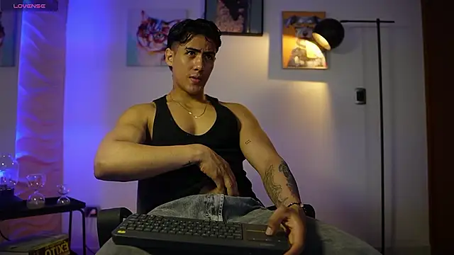 Snapshot of Tayler_Cross_ chatting on 03.14.26 Tayler Cross online show from 03.14.26