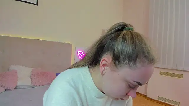 Snapshot of MelanieCuty chatting on 03.31.26 MelanieCuty online show from 03.31.26