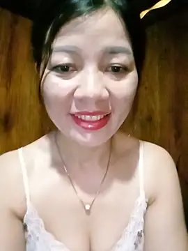 Snapshot of Yiyi102300 chatting on 06.25.26 Yiyi102300 online show from 06.25.26