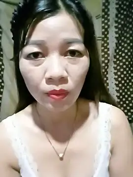Snapshot of Yiyi102300 chatting on 06.30.26 Yiyi102300 online show from 06.30.26