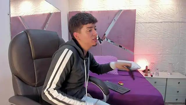 Snapshot of Noah_DeLuca_ chatting on 03.17.26 Noah DeLuca online show from 03.17.26