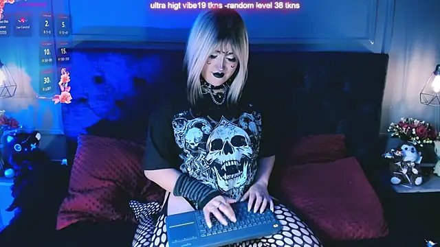 Snapshot of _Elissabat_ chatting on 05.19.26 Elissabat online show from 05.19.26