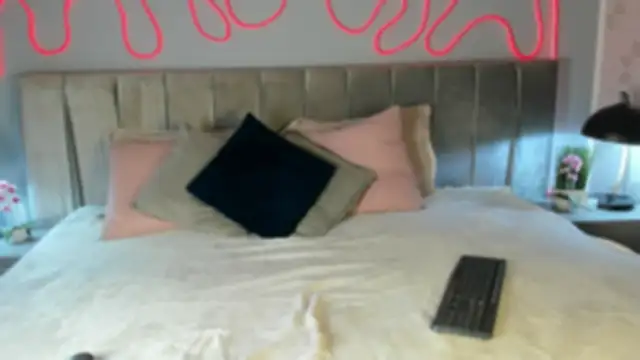 im Valskin online show from 05.18.26