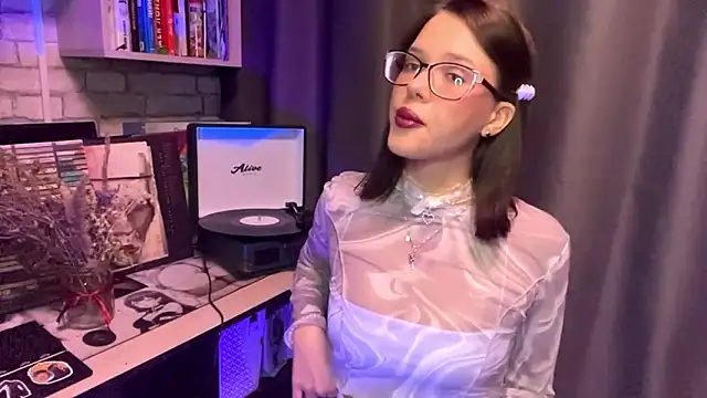 SarahHunnye online show from 03.17.26