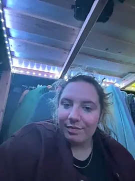 curvyneon online show from 04.16.26