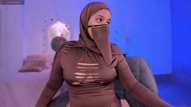 Aminaa Kaarim online show from 06.25.26