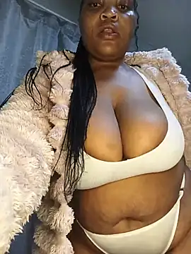 Snapshot of BeverlyQueen15 chatting on 07.25.26 BeverlyQueen15 online show from 07.25.26