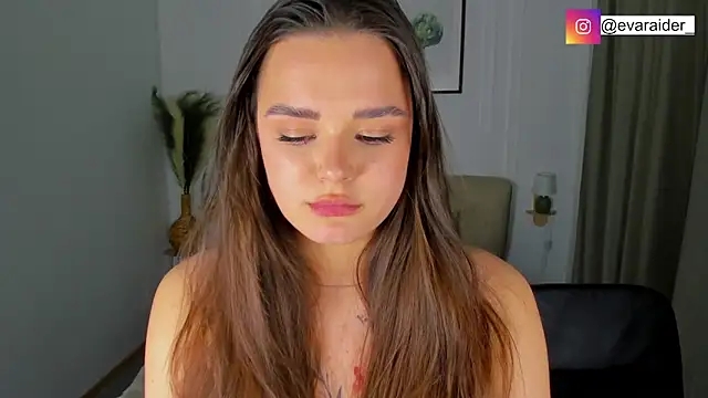 EvaRaider online show from 04.15.26