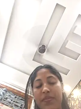 Pari lovers online show from 04.18.26
