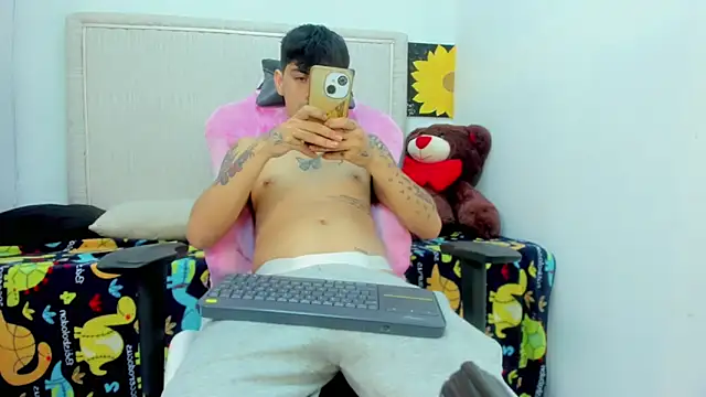 Snapshot of Yeison_gomezz chatting on 03.30.26 Yeison gomezz online show from 03.30.26