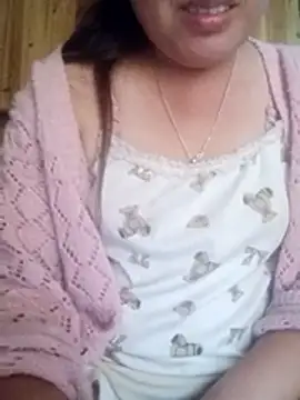 Snapshot of Abi-ni chatting on 06.17.26 Abi-ni online show from 06.17.26