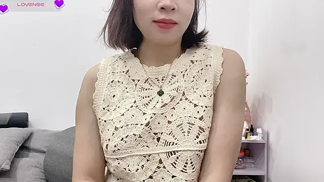 Snapshot of Ryo-Jisoo chatting on 06.25.26 Ryo-Jisoo online show from 06.25.26