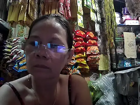 Snapshot of mommylicious_23 chatting on 05.06.26 mommylicious 23 online show from 05.06.26