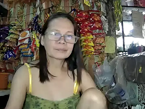 Snapshot of mommylicious_23 chatting on 05.14.26 mommylicious 23 online show from 05.14.26