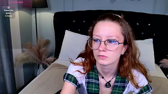 Snapshot of AmelieViolet chatting on 07.12.26 AmelieViolet online show from 07.12.26