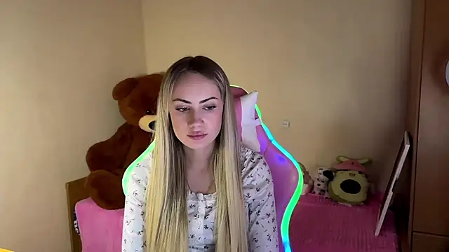 TiannaJedziniak online show from 03.21.26