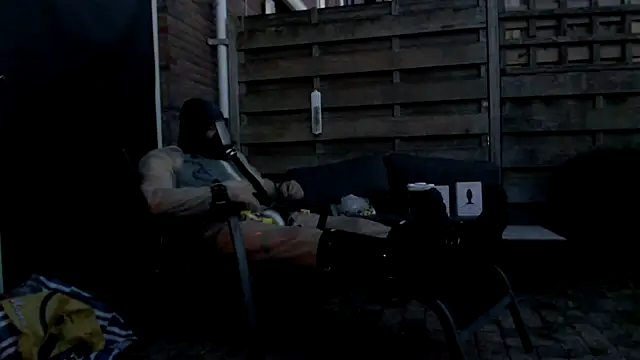 Snapshot of latexslaveboy chatting on 07.11.26 latexslaveboy online show from 07.11.26