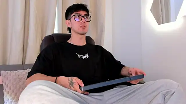Snapshot of etham_wolf1 chatting on 04.18.26 etham wolf1 online show from 04.18.26