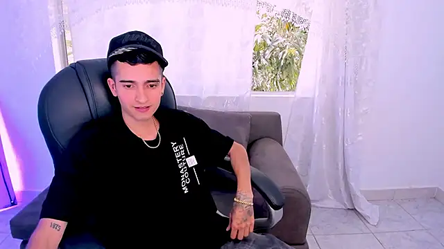 Snapshot of Ethann_Boy chatting on 04.03.26 Ethann Boy online show from 04.03.26