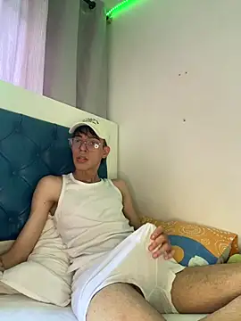 Snapshot of Milo_Gunnar chatting on 04.15.26 Milo Gunnar online show from 04.15.26