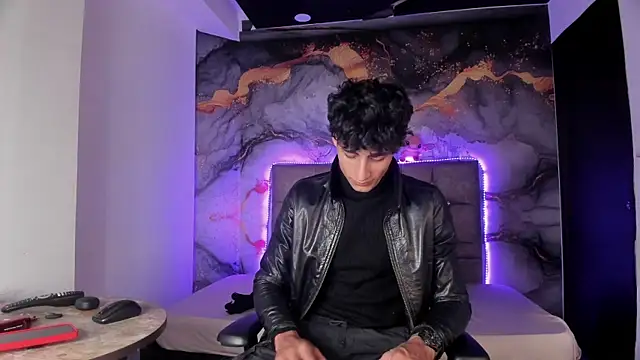 MaxiimoRomano  online show from 04.25.26