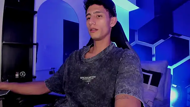 MaxiimoRomano  online show from 08.05.26
