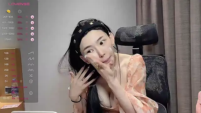 Snapshot of kiki-12 chatting on 04.18.26 kiki-12 online show from 04.18.26