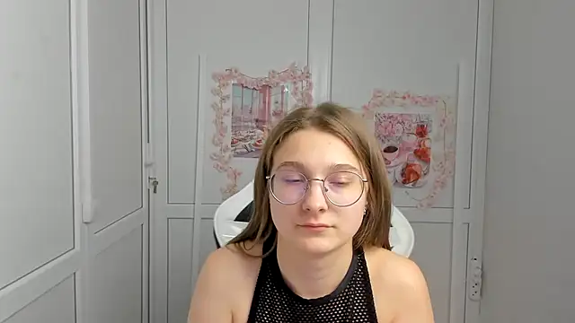 Snapshot of Mia_kristal chatting on 06.18.26 Mia kristal online show from 06.18.26
