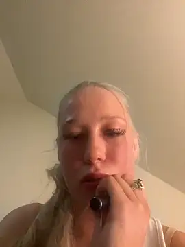 Snapshot of LeniMaria chatting on 03.18.26 LeniMaria online show from 03.18.26