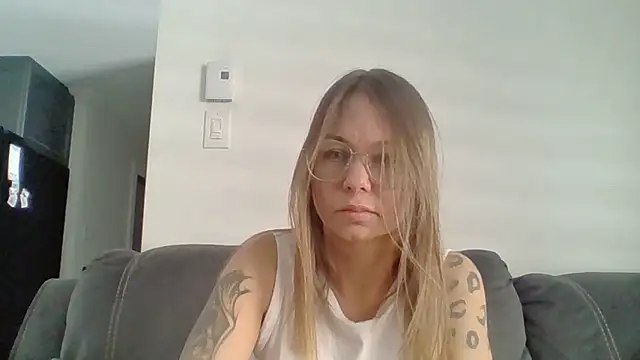 Snapshot of Couple_qc chatting on 03.21.26 Couple qc online show from 03.21.26