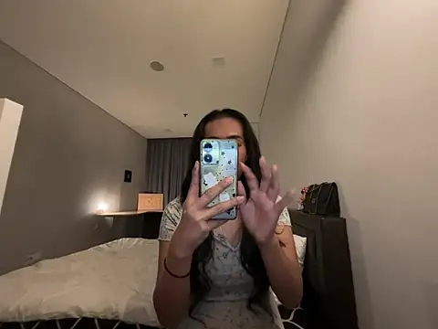 Snapshot of Ur_topQeents chatting on 03.18.26 Ur topQeents online show from 03.18.26