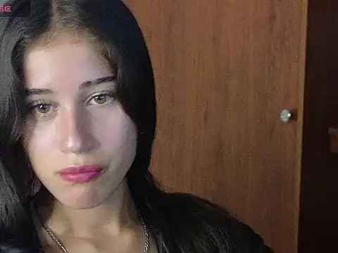 Snapshot of Bella_Goddess_ chatting on 06.20.26 Bella Goddess online show from 06.20.26