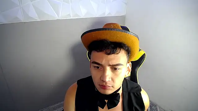 Snapshot of Mathias_twinkk chatting on 04.11.26 Mathias twinkk online show from 04.11.26