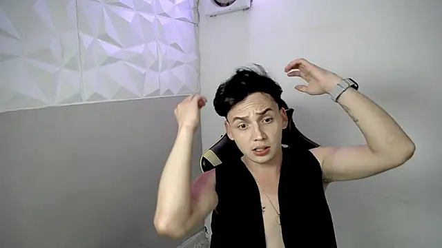 Snapshot of Mathias_twinkk chatting on 05.31.26 Mathias twinkk online show from 05.31.26
